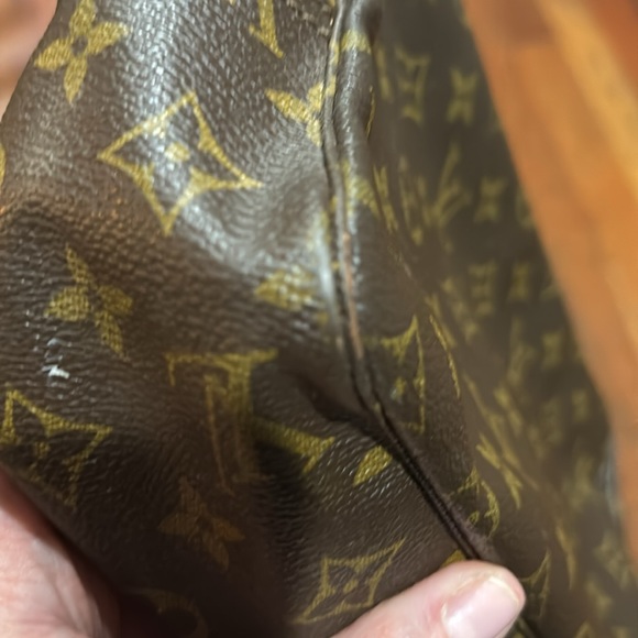 Authentic Louis Vuitton Cosmetic Case - Picture 6 of 11